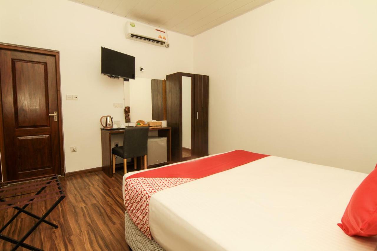 Clove Transit Hotel Kotugoda Exterior photo