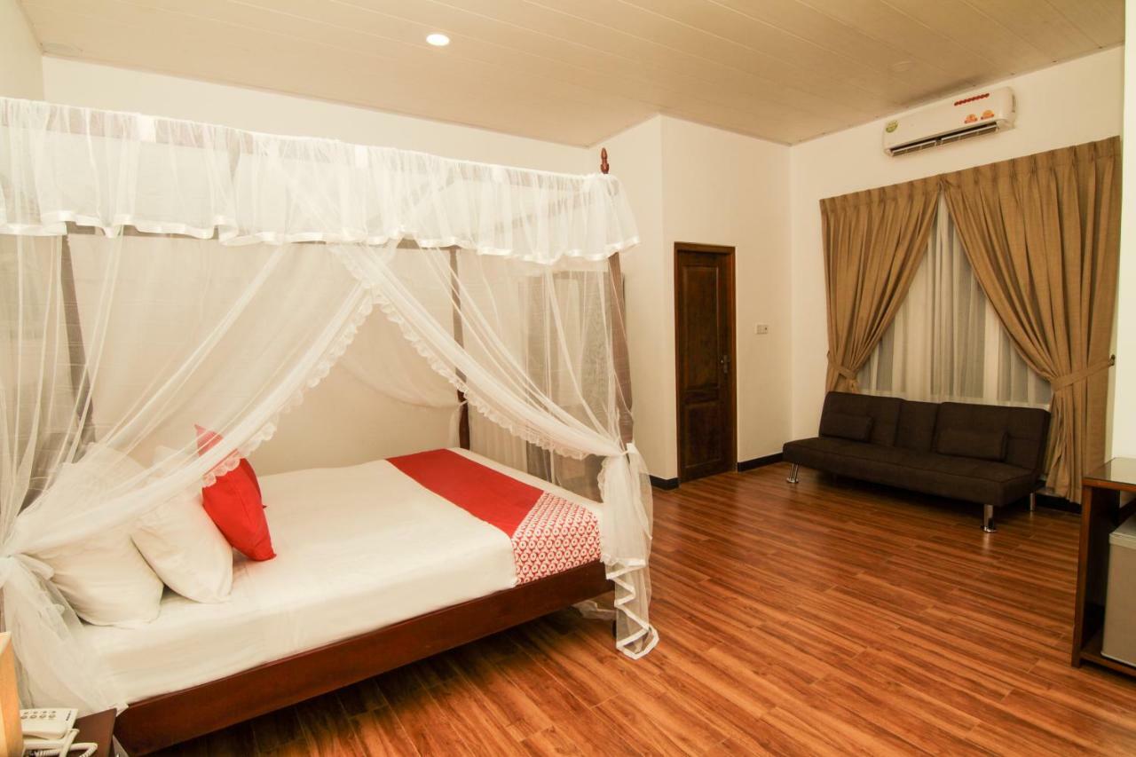Clove Transit Hotel Kotugoda Exterior photo